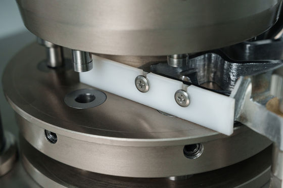 ZP5 Rotary Tablet Presss Machine Gravity Feeder GMP standard fornitore