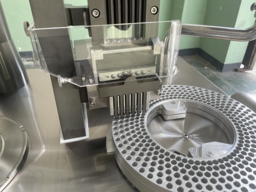 TIANHE Macchina semiautomatica per il riempimento di capsule in granuli/polvere CGN-208 28000PCS fornitore