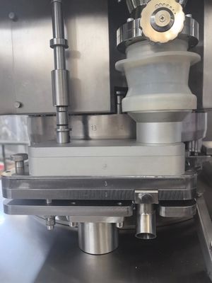 25mm Tablet Automatic Rotary Tablet Press Machine with 100kN Pressure and 40r/min Turret Speed fornitore