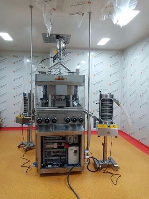 Pressa rotativa ad alta velocità per compresse con capacità di 355200 PCS/h, prepressione di 20kN e 37 stazioni per la produzione farmaceutica fornitore