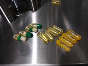 Macchina di rifornimento liquida automatica piena della capsula dell'olio per la vitamina, olio di pesce fornitore